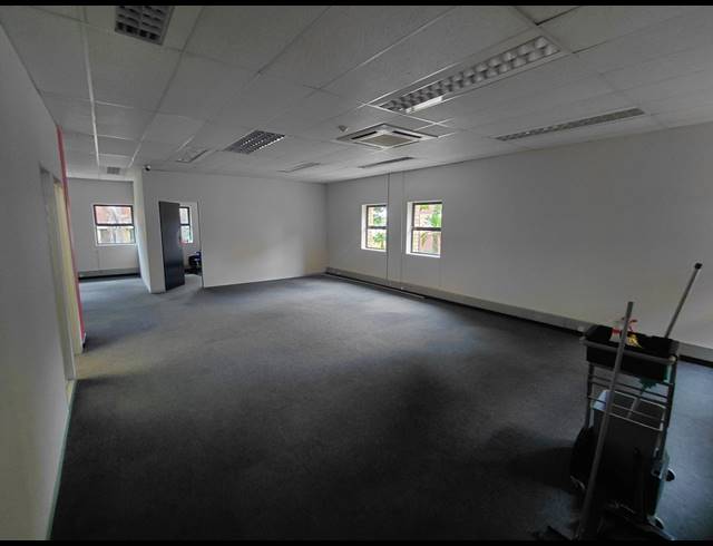686M² OFFICE TO LET IN RANDJESPARK